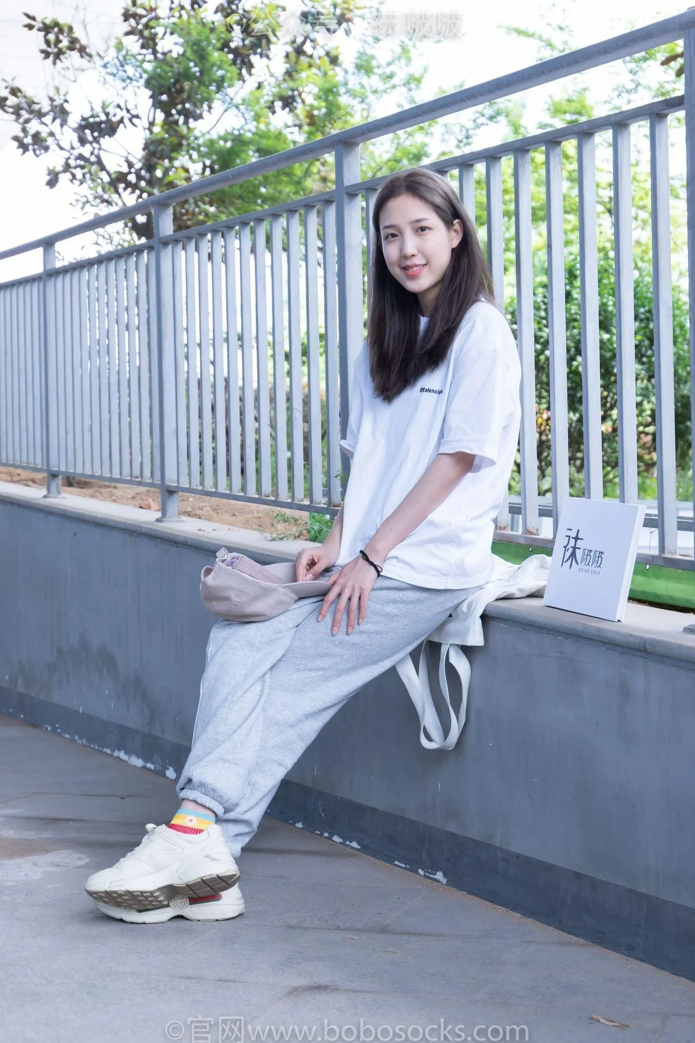 [BoBoSocks袜啵啵]NO.012 泡芙-运动鞋、白棉袜、裸足 [132P]插图6